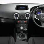 Black_and_aluminium_cabin_highlights_-_’Koleos_Expression_-_Interior_dashboard_-_RHD’-2