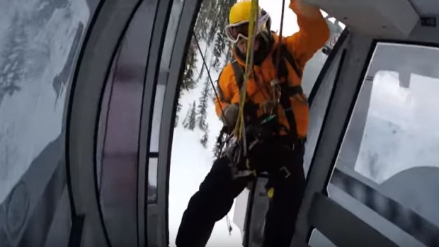 Crazy footage of guests saved by helicopter from Kicking Horse gondola