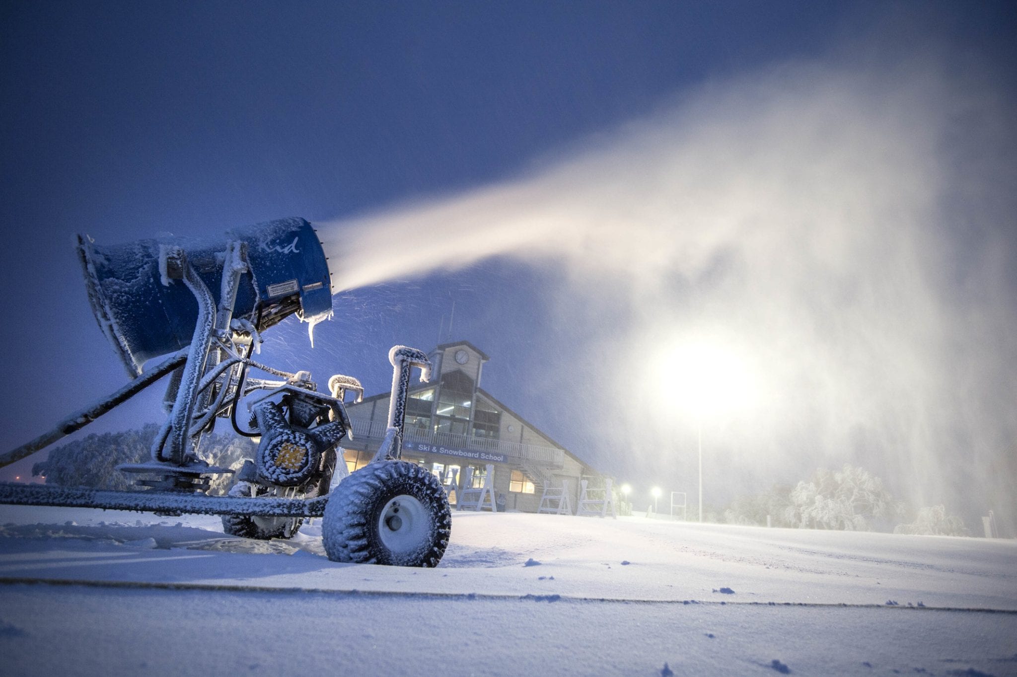 mbar snowmaking early morning