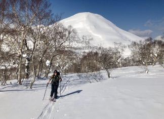 A beginners guide to split boarding in the backcountry Splitboarding backcountry Japan