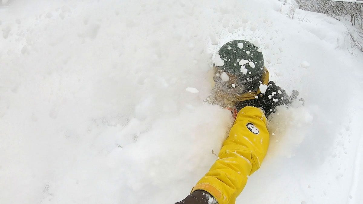 Madarao powder snowboarding