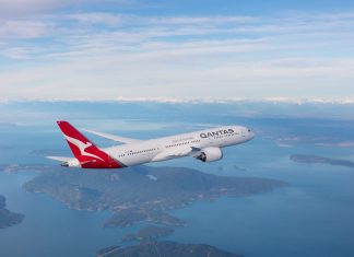 Qantas brings forward international flights from Melbourne