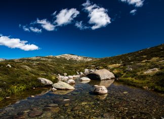 BREAKING: Critical helicopter crash in Snowy Mountains