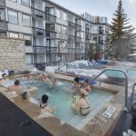 Outdoor swimming pool and Jacuzzi, Viewline Resort Snowmass.