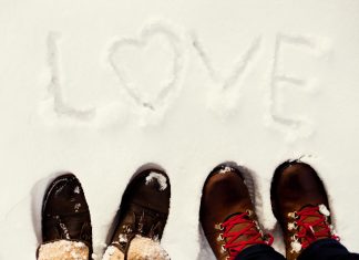 Singles ski/board dating party for 1000 people in France
