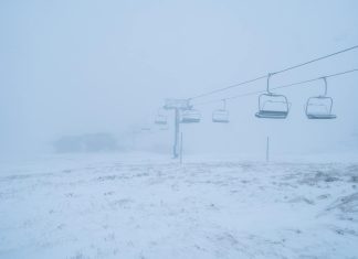 Perisher lifts turn for skiers/boarders, Falls for sightseers, no lifts at Hotham