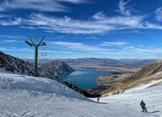 ?hau Snow Fields and lakeside lodge in New Zealand for sale