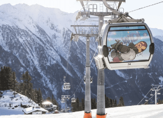 Austria ski gondola crashes 10 metres to ground, six injured