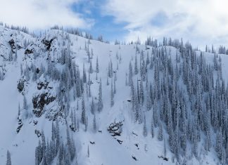 Travis Rice competes in Australian “beanie helmet” in Natural Selection Tour