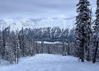 Grab your mates – Canada ski resort has dropped sale price to $6.5 million!