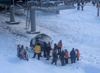 Gondola cabin falls at Kicking Horse, resort closed as evacuation under way