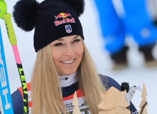 Lindsey Vonn crashes in World Cup downhill, airlifted ahead of Olympics